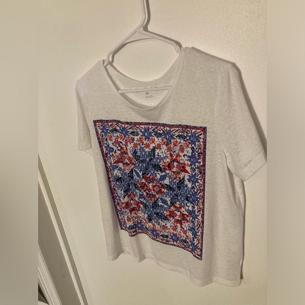 Gloria Vanderbilt white short sleeve shirt with quilt design in size Medium